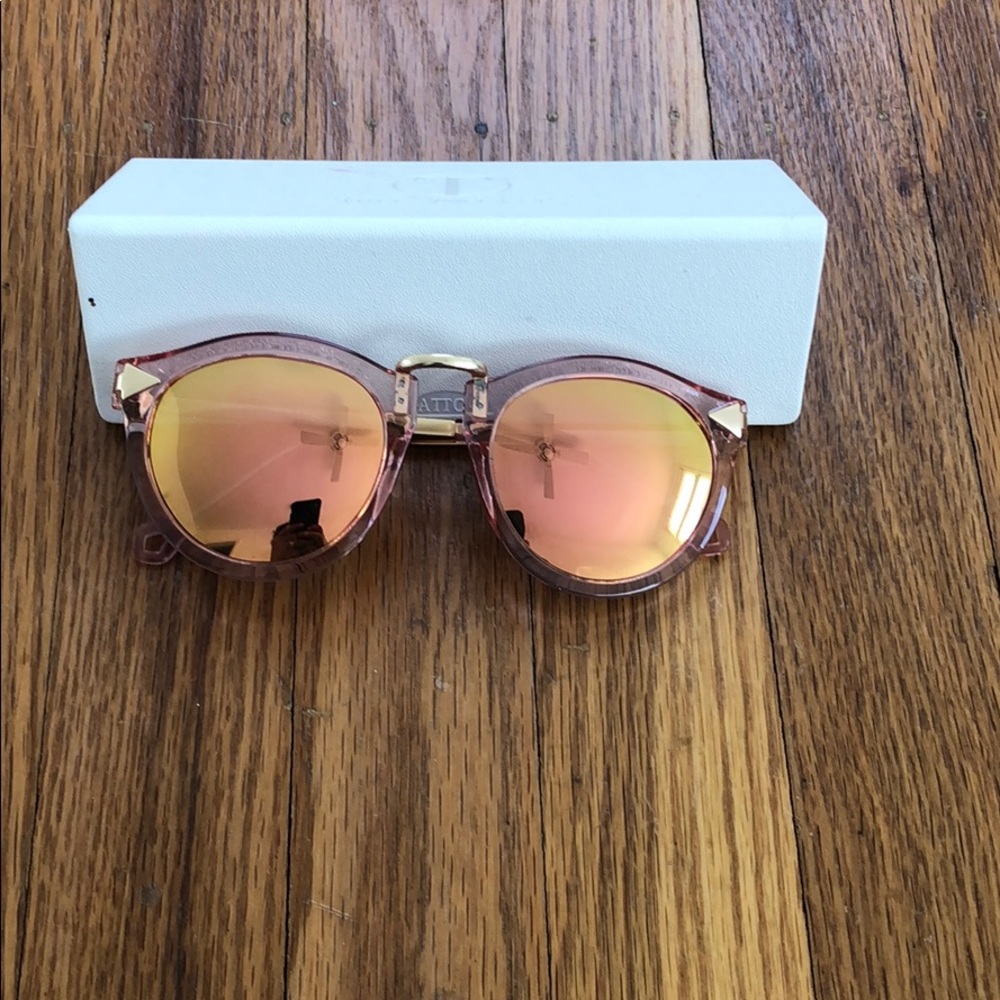 Pink mirrored women’s sunglasses
